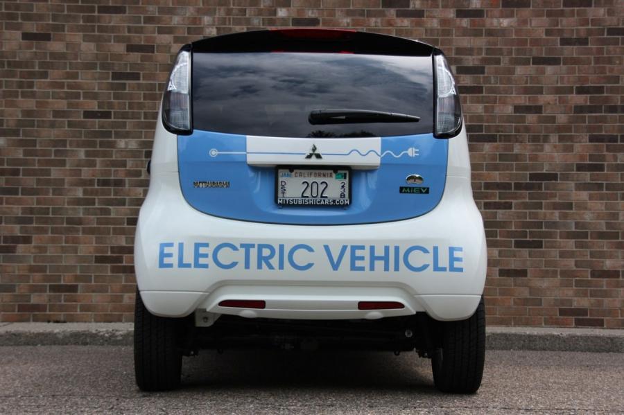  Mitsubishi i-MiEV (JDM) 2010 года  (фото 5 из 50)